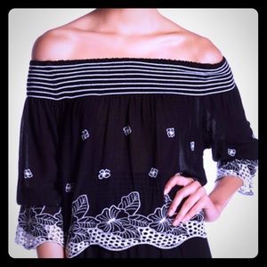 Romeo & Juliet off the shoulder top